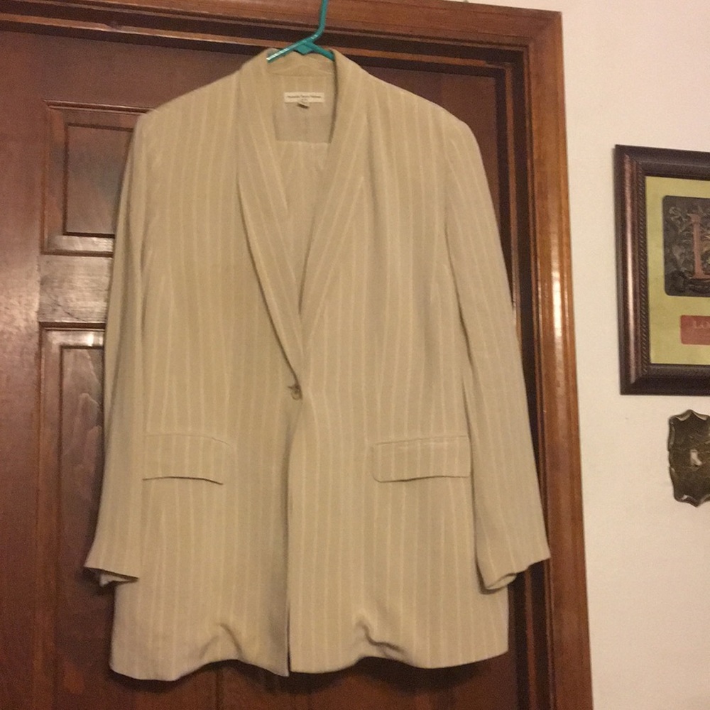 Amanda Smith Woman two piece pin striped pantsuit